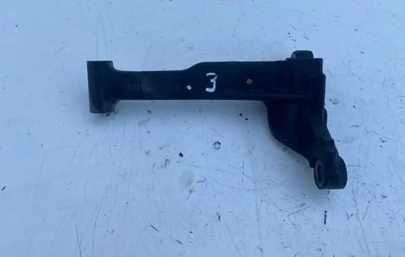 Toyota Avensis T250 Engine mounting bracket 3311805010