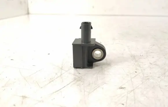 Mercedes-Benz C W205 Airbag deployment crash/impact sensor 2139051300 2229051400