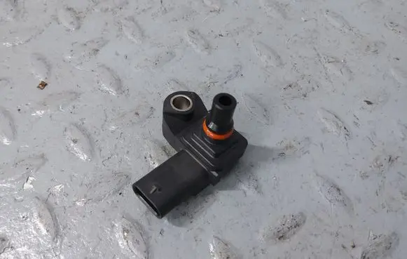 BMW 1 F40 Air pressure sensor 8637898 13628637898