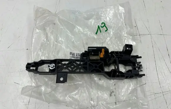 Hyundai Tucson IV NX4 Front door coupe exterior handle/bracket 82665N7000