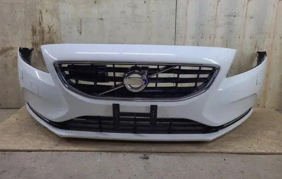 Volvo V40 Front bumper 