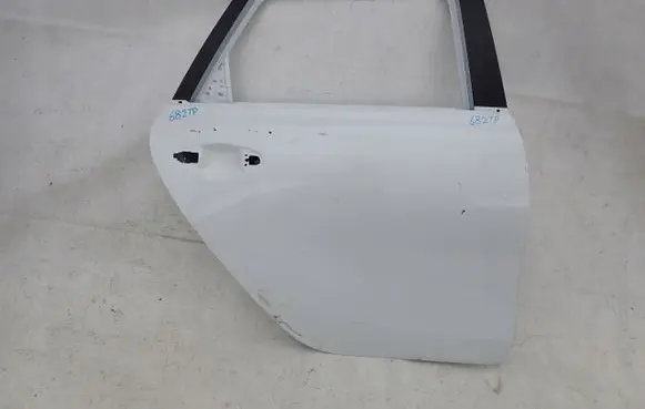 KIA Ceed Rear door