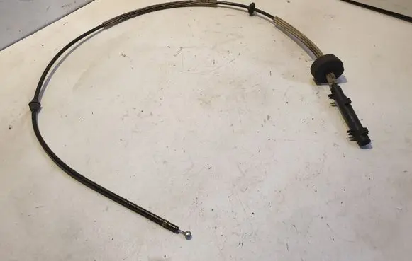 Volkswagen Touareg I Engine bonnet/hood lock release cable 7L6823535C