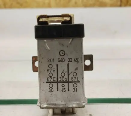 Mercedes-Benz 190 W201 Other relay 2015403245 A2015403245