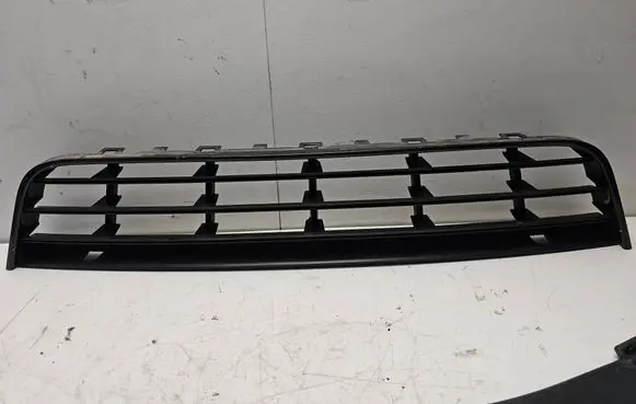 Volkswagen PASSAT B6 Front bumper lower grill 3C0853677