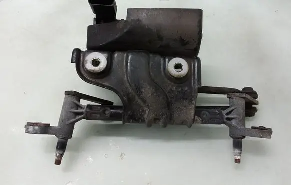 Volkswagen Fox Front wiper linkage and motor