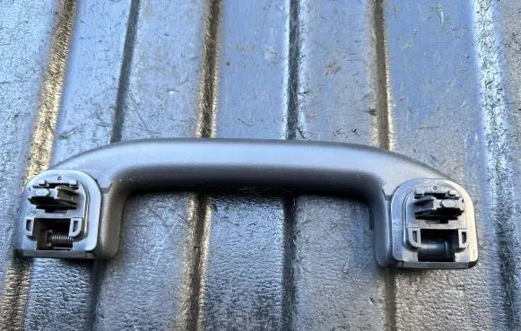 Infiniti M30 Front interior roof grab handle OM9H3