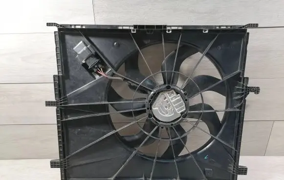 Mercedes-Benz Vito Viano W447 Electric radiator cooling fan A4479060012