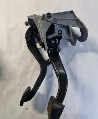 BMW 3 F30 F35 F31 Clutch pedal 6878289