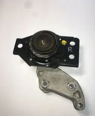 Nissan Qashqai Engine mount bracket F6036100
