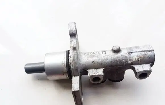 Master brake cylinder