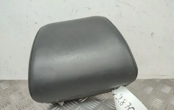Volkswagen PASSAT CC Front seat headrest 