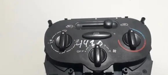 Peugeot 206 Climate control unit 1068901 10689-01