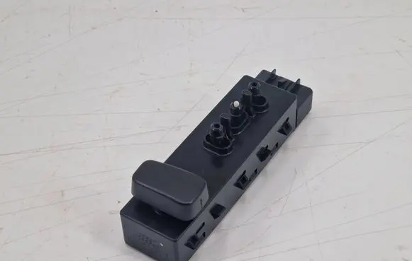 Mitsubishi Outlander Seat control switch