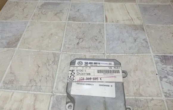 Volkswagen Fox Airbag control unit/module 1C0909605K