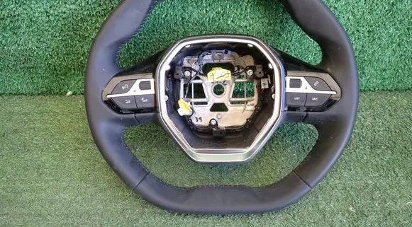 Peugeot 2008 II Steering wheel 