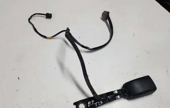 Toyota Avensis T270 Front seatbelt buckle 