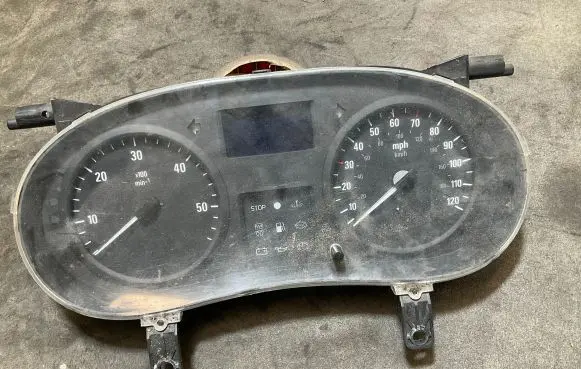 Renault Master II Speedometer (instrument cluster) P8200408680 NS81691123