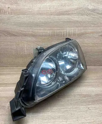 Toyota Avensis T250 Headlight/headlamp 8115005100