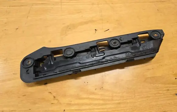 Volkswagen Caddy Front bumper mounting bracket 1T0807050 1TO807050 1T0807936