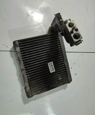 Land Rover Freelander 2 - LR2 A/C cooling radiator (condenser) 