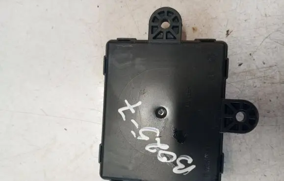 Volvo V40 Door control unit/module 31343873 AV6N14C068 AV6N14C236