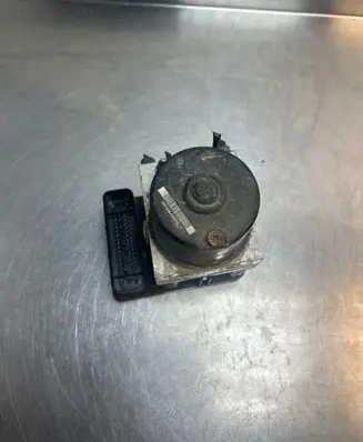 Volkswagen Golf VII ABS Pump 1K0907379AC 00005305H0 10096003593
