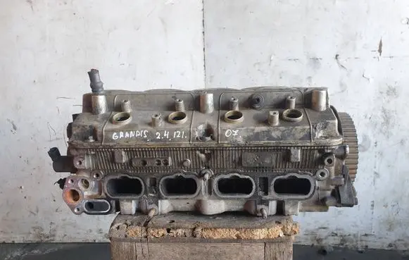 Mitsubishi Grandis Engine head G69M G69M1