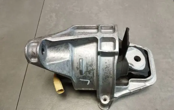 Audi A5 Engine mount vacuum valve 8B3199371BQ