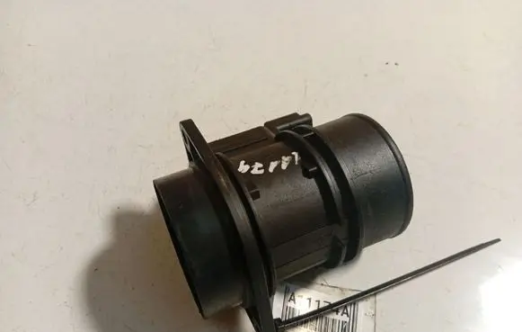 Nissan Primera Mass air flow meter 707759560
