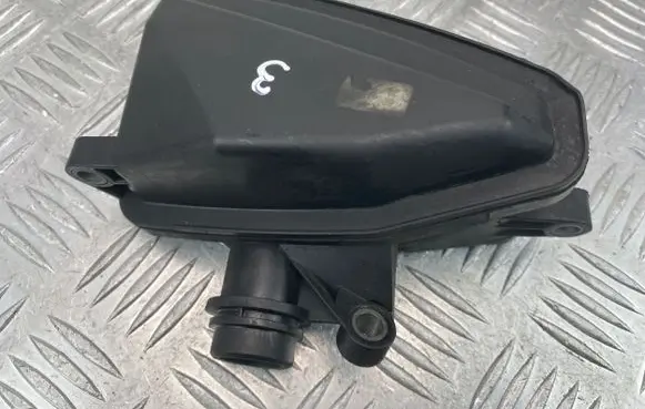 Mercedes-Benz CLS C219 Intake resonator A6421400087