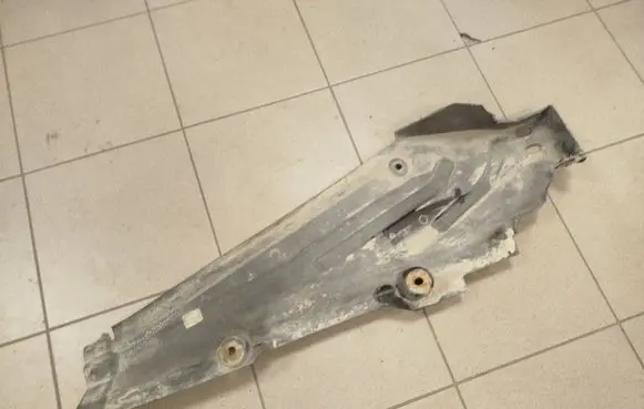 Mercedes-Benz GL X164 Rear underbody cover/under tray a1646102308