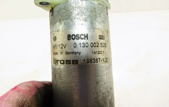 Volkswagen PASSAT B5.5 Seat adjustment motor 0130002525