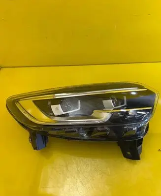 Renault Kadjar Headlight/headlamp 260105570R
