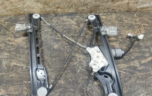 Mercedes-Benz E W211 Front door window regulator with motor A2117200246