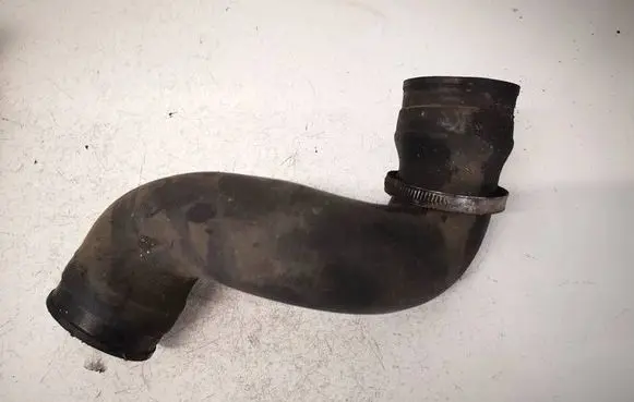 Volkswagen PASSAT B5 Intercooler hose/pipe 058145856A