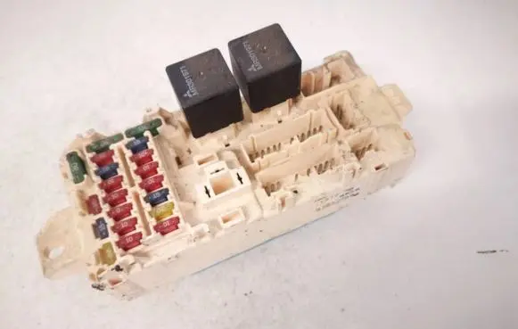 Mitsubishi Galant Fuse box set mr40589