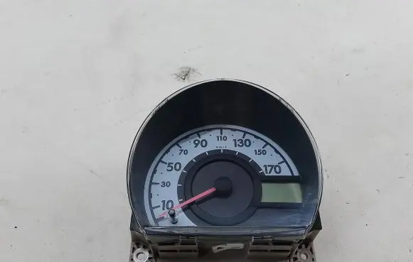Peugeot 107 Speedometer (instrument cluster) 838000H131A