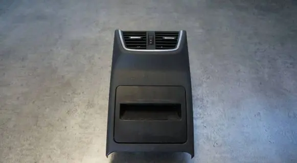 Skoda Octavia Mk3 (5E) Rear air vent grill 