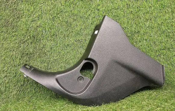 Foot area side trim