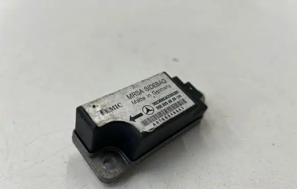Mercedes-Benz E W210 Airbag deployment crash/impact sensor 0008209926 A9T8B04B9A3 0003980342089390
