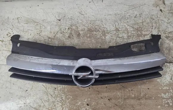 Opel Astra H Front bumper upper radiator grill 13142522