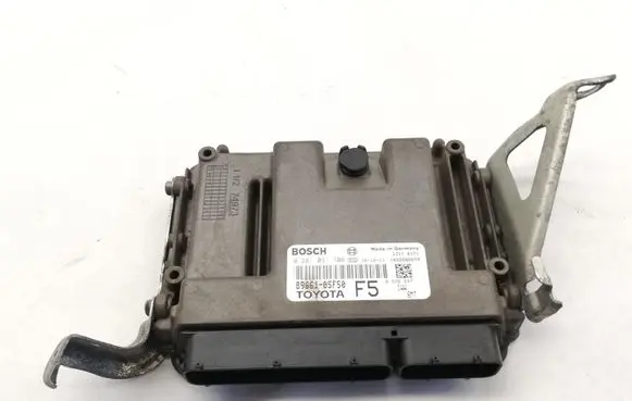 Toyota Avensis T270 Engine control unit/module 8966105F50