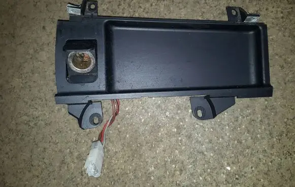 BMW 5 E39 Cigarette lighter front 51168159694