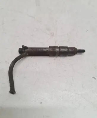 Volkswagen PASSAT B5 Fuel injector 028130201T