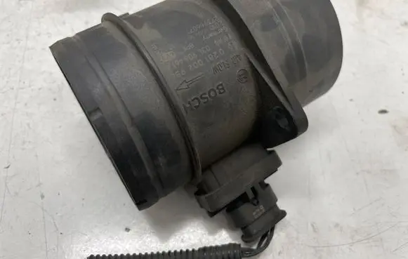 Skoda Superb B6 (3T) Mass air flow meter 03L906461A
