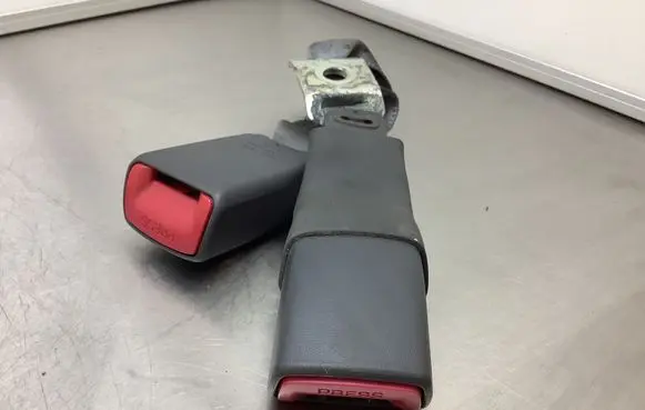 Toyota Prius (XW20) Rear seatbelt buckle 14667