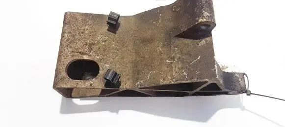 Volvo S60 Engine mounting bracket