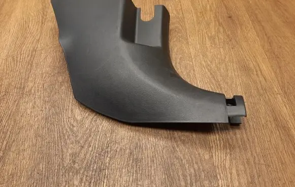 Foot area side trim