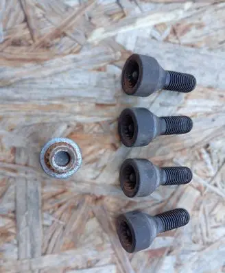 BMW 1 E81 E87 Anti-theft wheel nuts and lock 